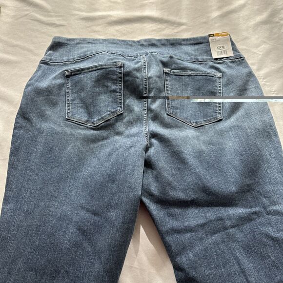 LEE Slimming Fit Slim Straight Pull On Jeans Womens 20W Dark Wash Denim NWT - Picture 8 of 16